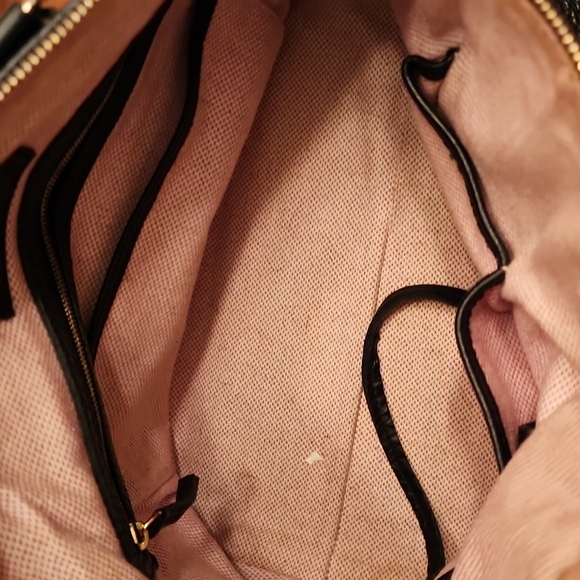 Dooney & Bourke black pebble leather classic satchel! Well worn & clean! - Picture 5 of 10